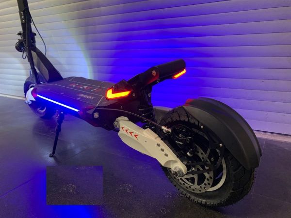 ЭЛЕКТРОСАМОКАТ BLADE LIMITED + Аквазащита