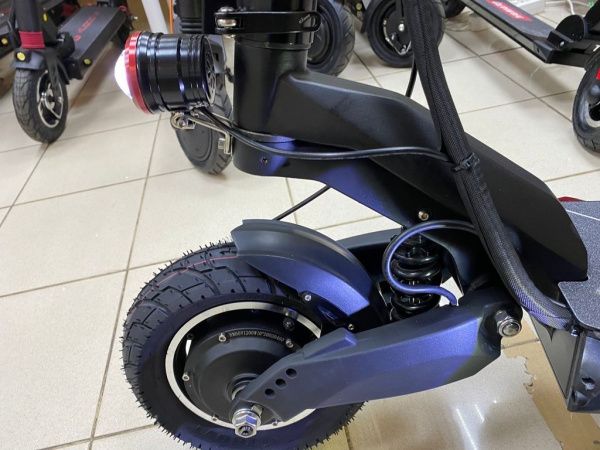 ЭЛЕКТРОСАМОКАТ Currus BLADE 10